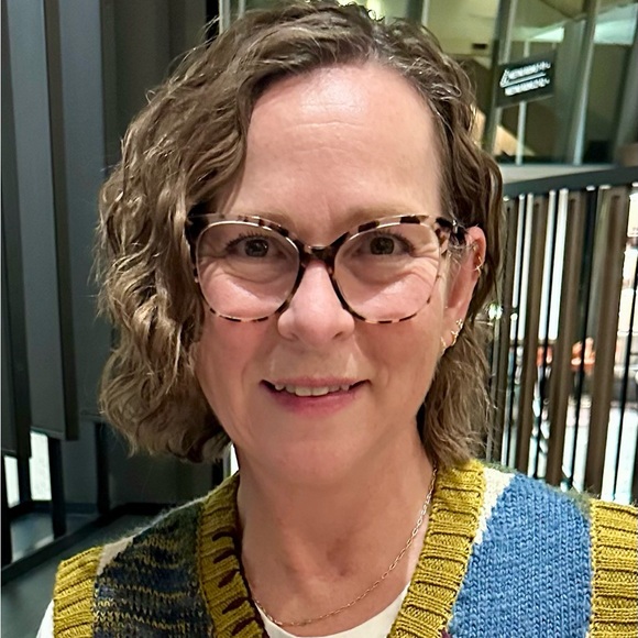 Meet your Posher, Cindy - Picture 1 of 1